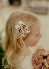 Ribbed White Rose Embroidered Clips