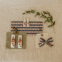 Mini Ribbed White Rose Embroidered Clips