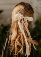 Ivory Long Streamer Clip