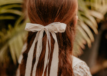 Ivory Long Streamer Clip