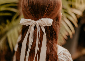 Ivory Long Streamer Clip