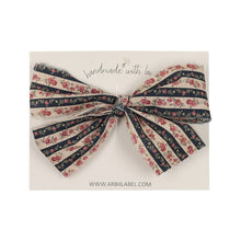 Victorian Rose Striped Medium Clip