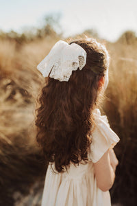 Ivory Oversized Vintage Lace Clip