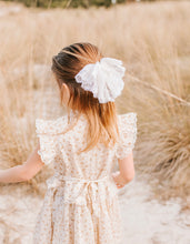Ivory Oversized Vintage Lace Clip
